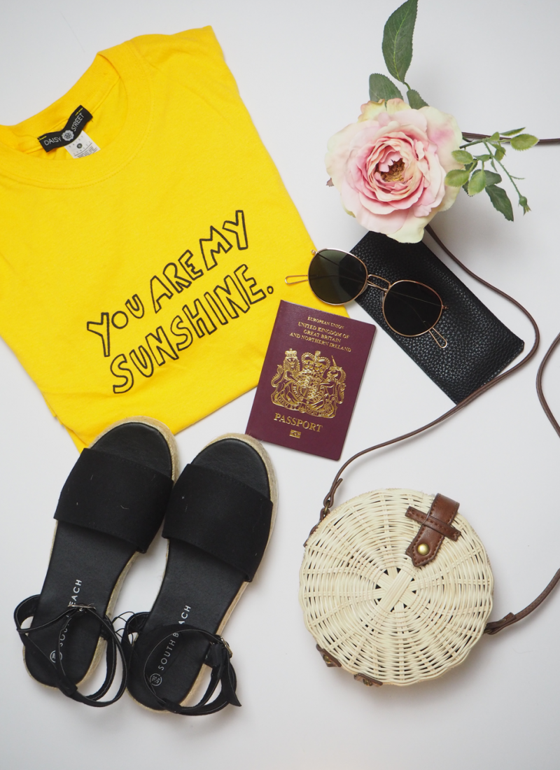 Tips for packing lightly this Summer // LUCY-COLE